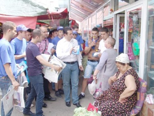 Palaz s-a întâlnit cu sute de constănţeni, în pieţe